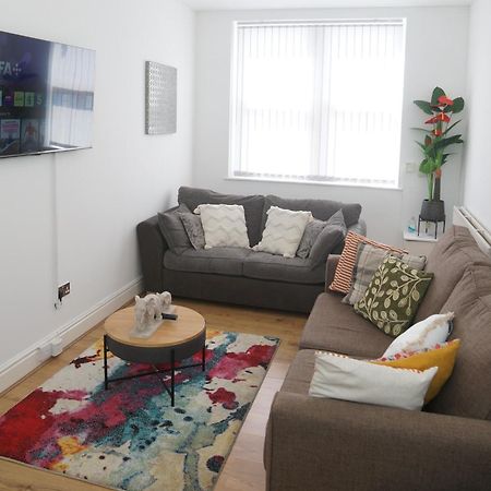 Affordably Elegant Apartments Close To Coop Live, Etihad Stadium And Manchester City Centre Екстериор снимка