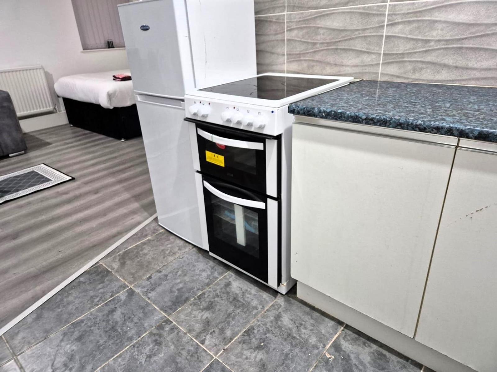 Affordably Elegant Apartments Close To Coop Live, Etihad Stadium And Manchester City Centre Екстериор снимка
