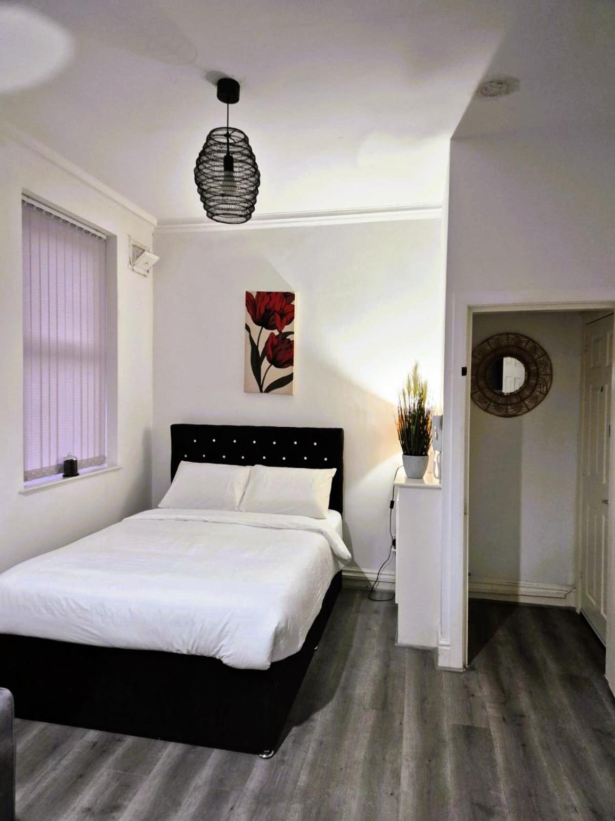 Affordably Elegant Apartments Close To Coop Live, Etihad Stadium And Manchester City Centre Екстериор снимка
