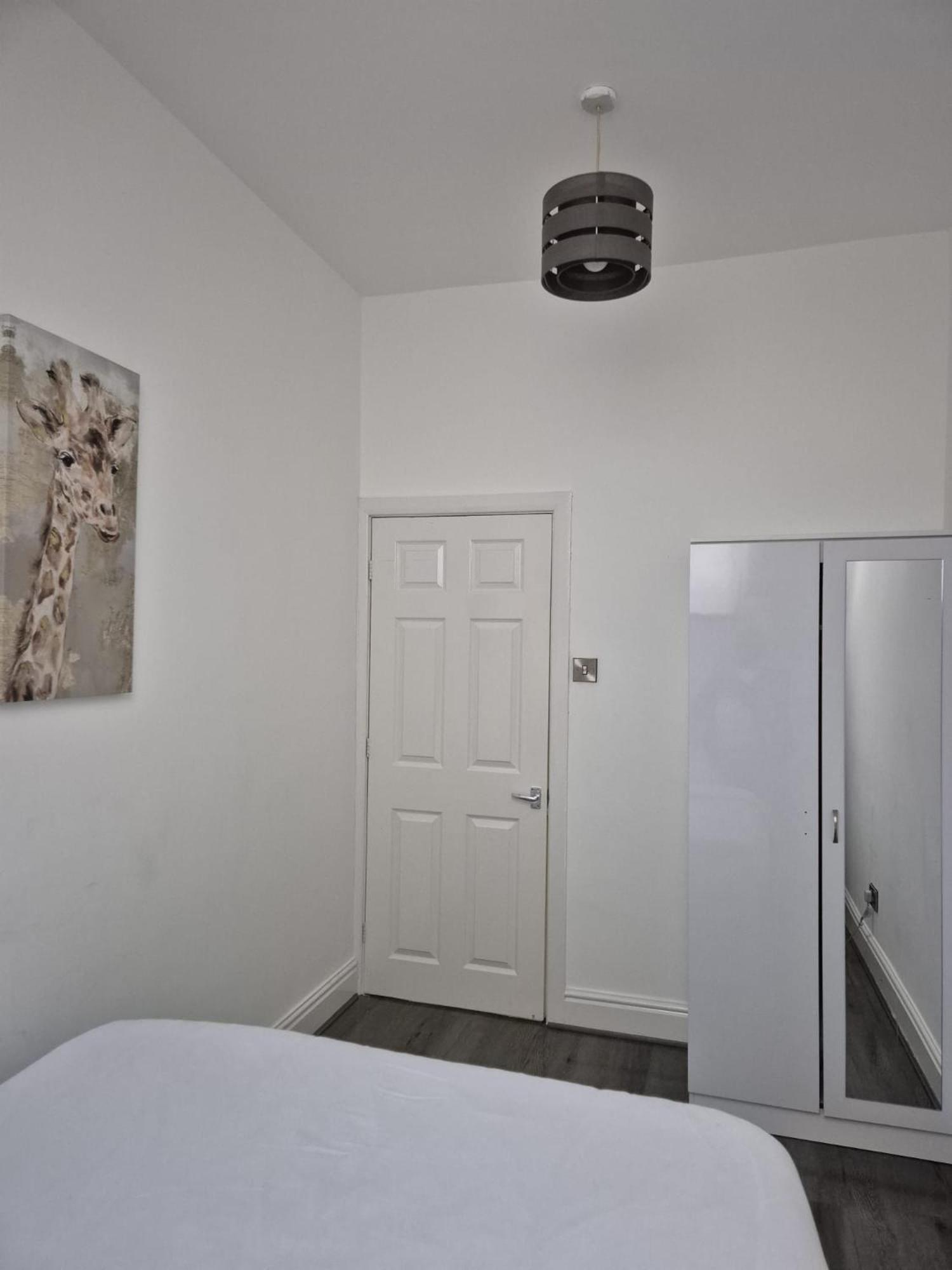 Affordably Elegant Apartments Close To Coop Live, Etihad Stadium And Manchester City Centre Екстериор снимка