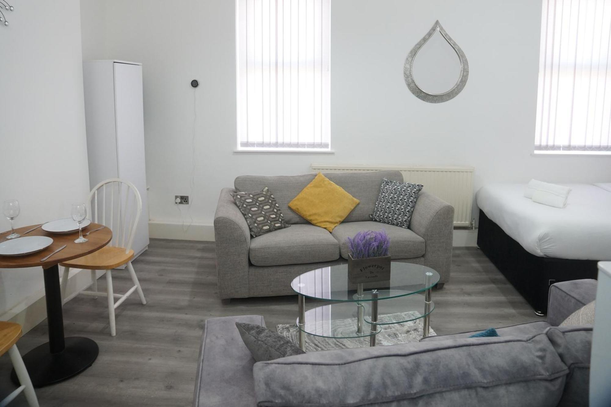 Affordably Elegant Apartments Close To Coop Live, Etihad Stadium And Manchester City Centre Екстериор снимка