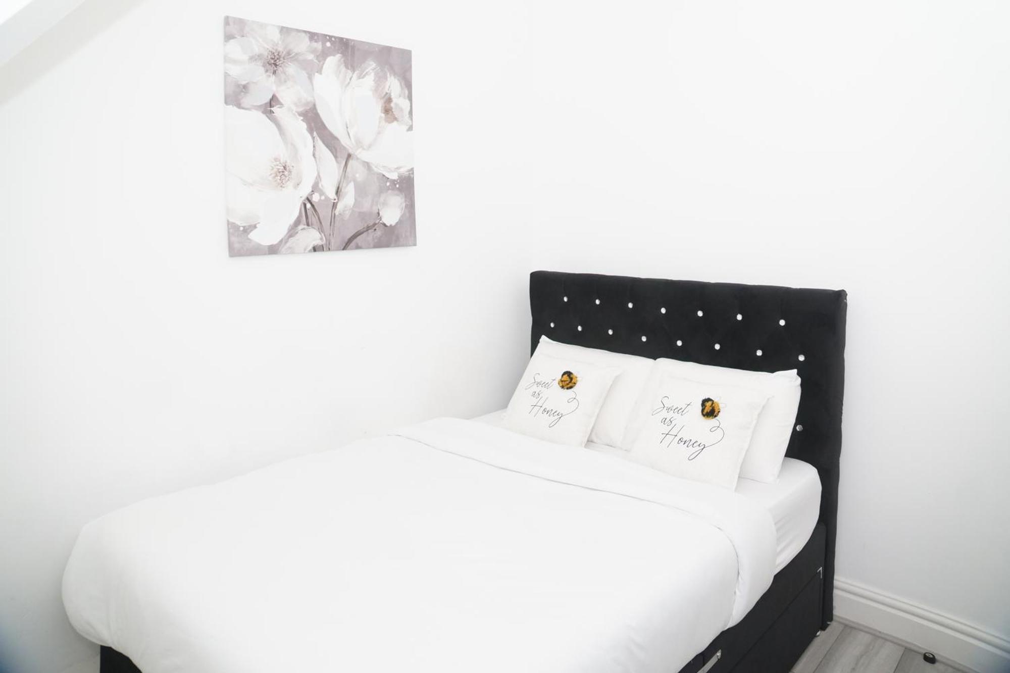 Affordably Elegant Apartments Close To Coop Live, Etihad Stadium And Manchester City Centre Екстериор снимка