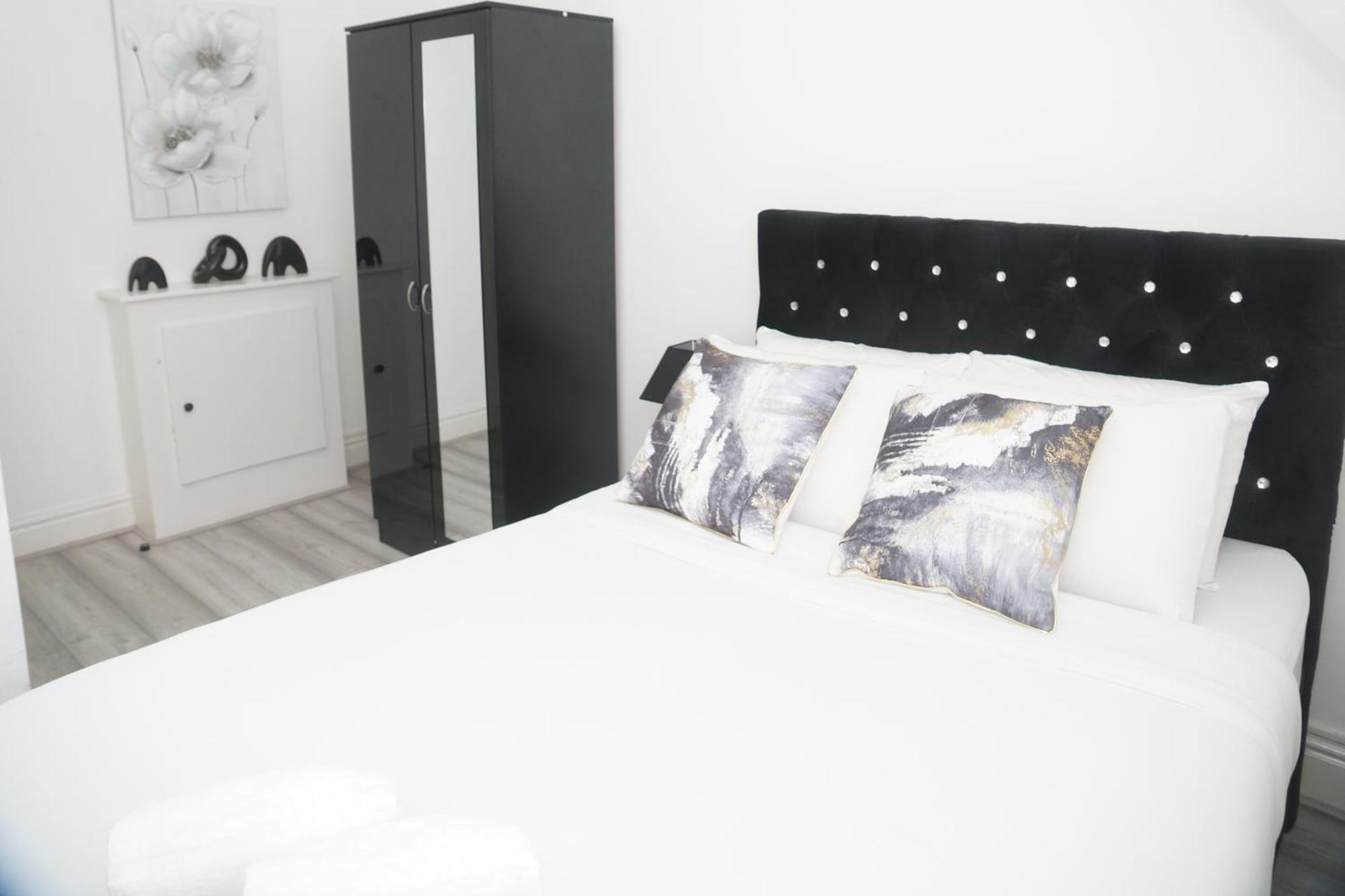 Affordably Elegant Apartments Close To Coop Live, Etihad Stadium And Manchester City Centre Екстериор снимка
