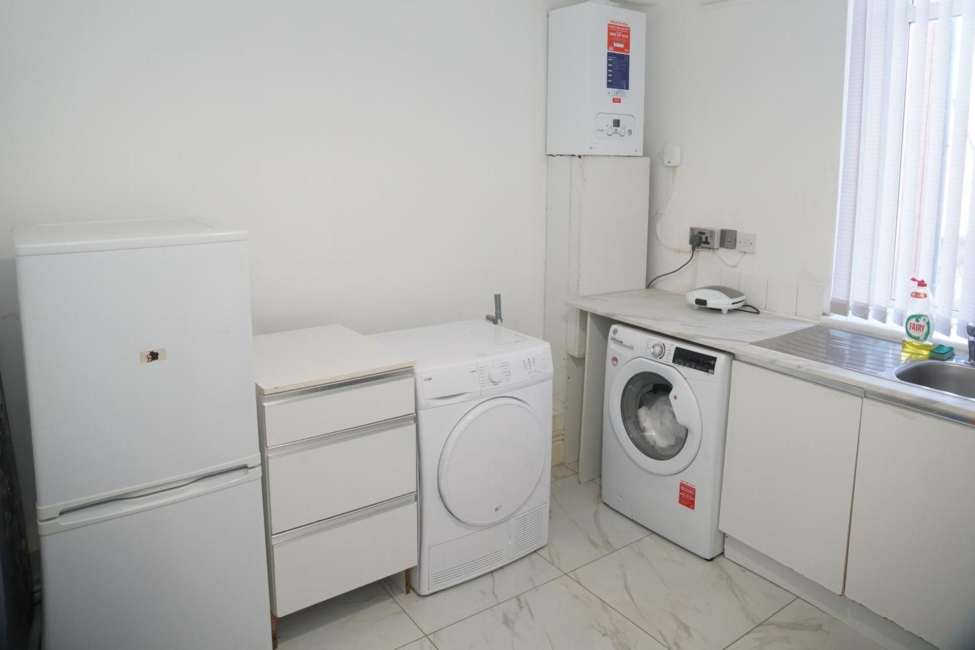 Affordably Elegant Apartments Close To Coop Live, Etihad Stadium And Manchester City Centre Екстериор снимка